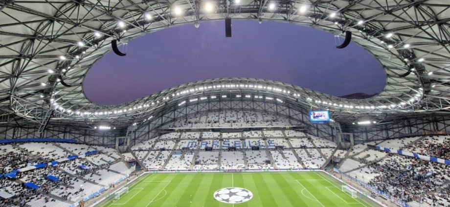 Newcastle and Marseille fans clash in street as tear gas thrown in scary scenes