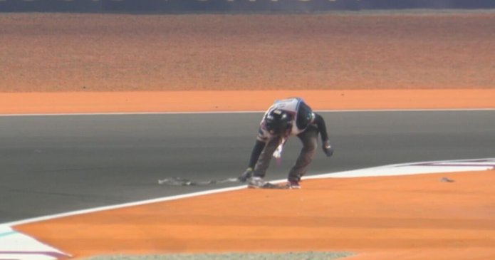 Sky F1 pundit flips out at 'outrageous' red flag as car damaged by a sticker