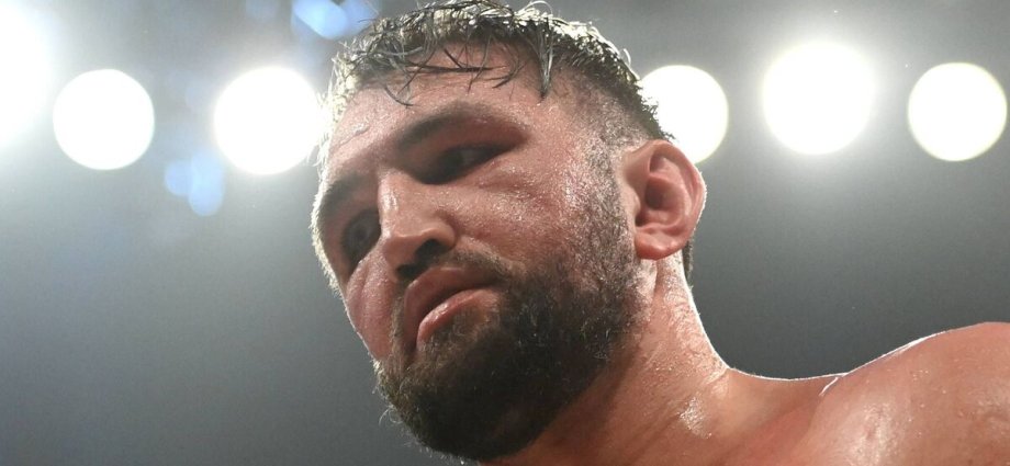Tyson Fury's cousin apologises after referee abruptly ends fight in first round