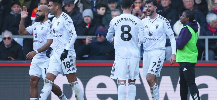 Bruno Fernandes' three-word conversation with Mason Mount before Man Utd winner