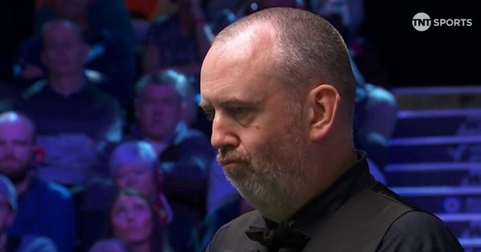 Snooker star in embarrassing moment as UK Championship crowd left in stitches