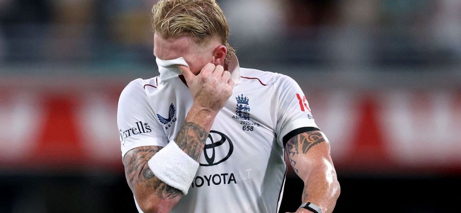 Ashes LIVE: England shoot themselves in the foot to let Aussies build lead