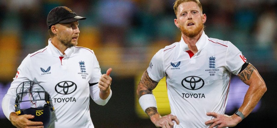 Ashes day three LIVE - Stokes concern as Starc piles on the pressure