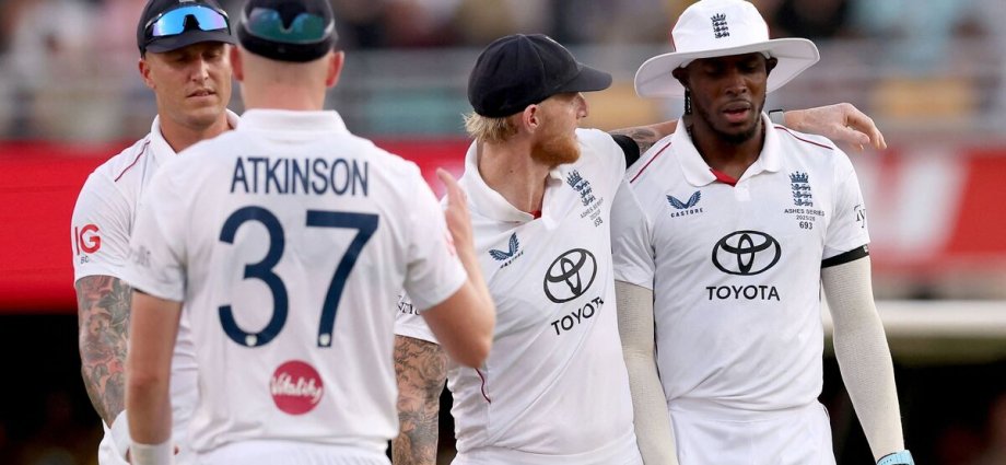 Ashes LIVE with England in big trouble and Aussies eyeing another whitewash