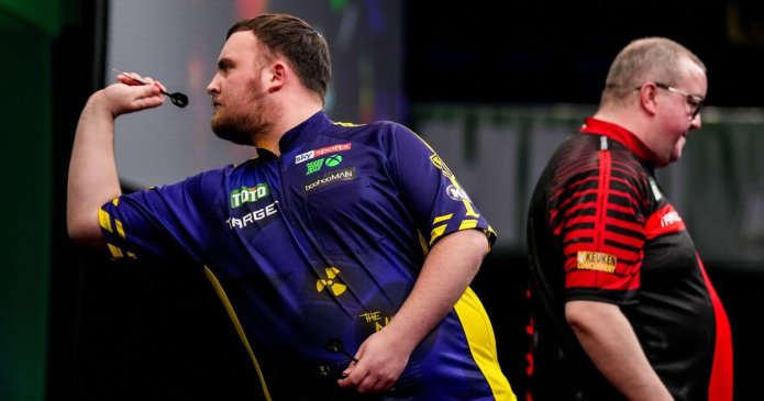 Stephen Bunting fires Luke Littler warning for PDC World Darts Championship