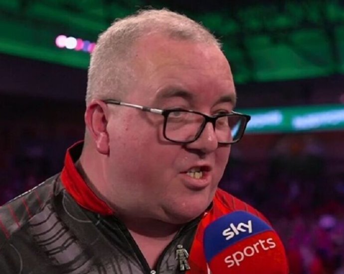 Stephen Bunting reaction speaks volumes as he survives World Championship scare