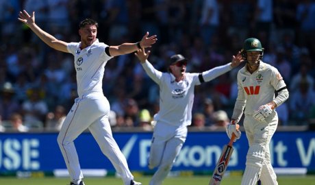 Australia all out for 371 in day two of the third test