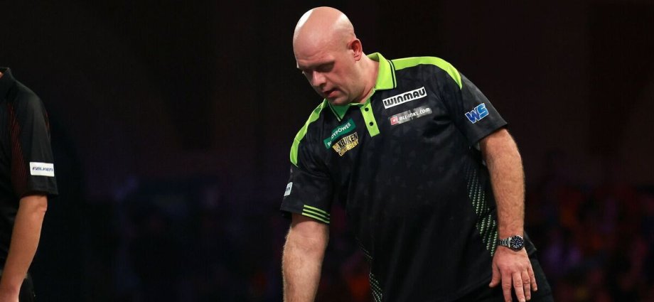 Darts LIVE - Van Gerwen drops F-bomb as Kenya President contacts David Munyua