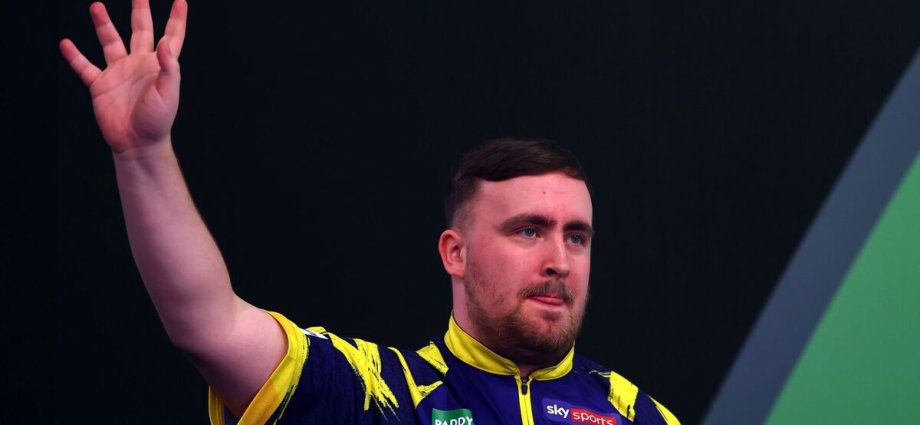 Darts LIVE as Luke Littler heavily booed again as Sky Sports pundit leaves