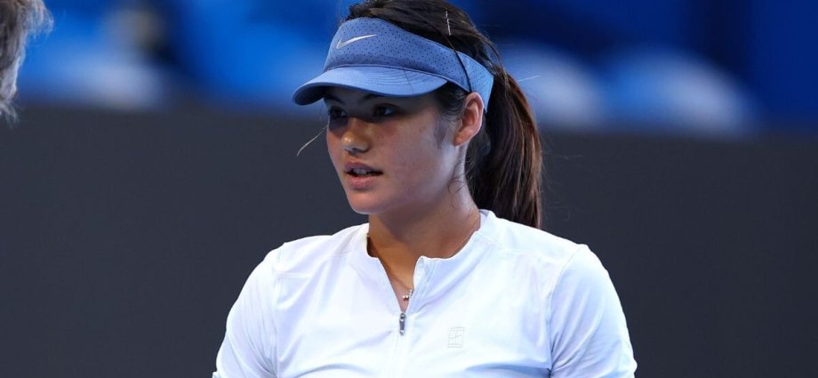 Tim Henman 'forced' into Raducanu decision after skipping first match of 2026