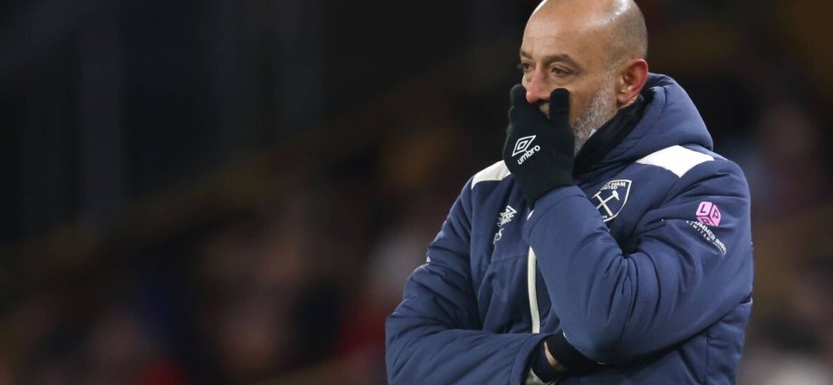 West Ham 'make decision on sacking Nuno' as dressing room issues emerge