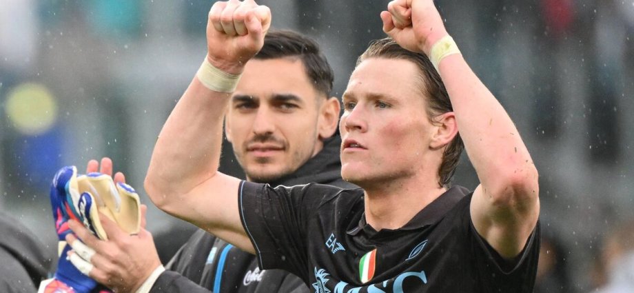 Scott McTominay the big winner as three players sent off in fiery Napoli brawl