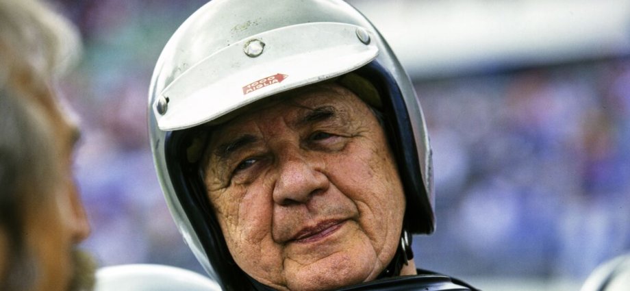 Ex-Mercedes star dies as heartbroken F1 team lead tributes