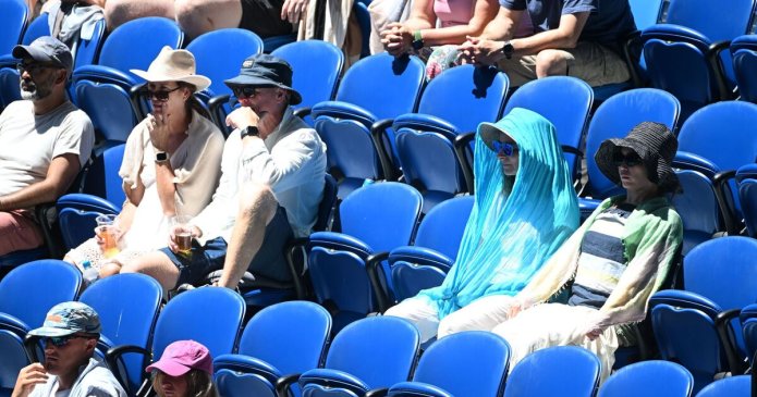 Australian Open reaches 'suspension of play' as heat rule kicks in