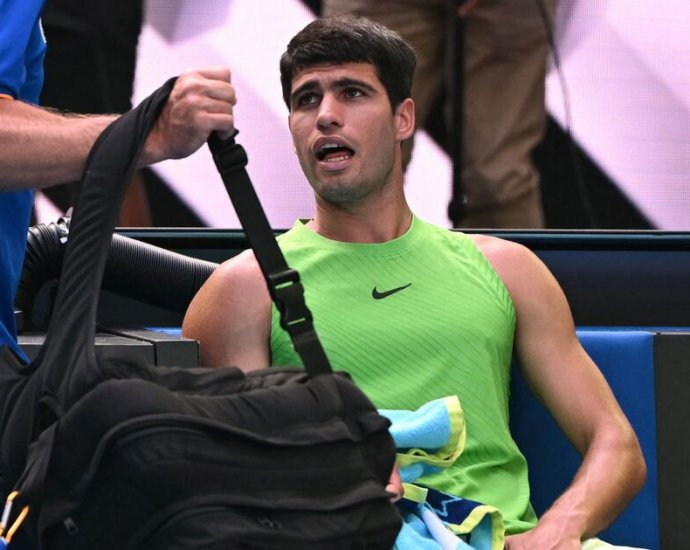 Carlos Alcaraz forces chaos as Australian Open star faces sanction
