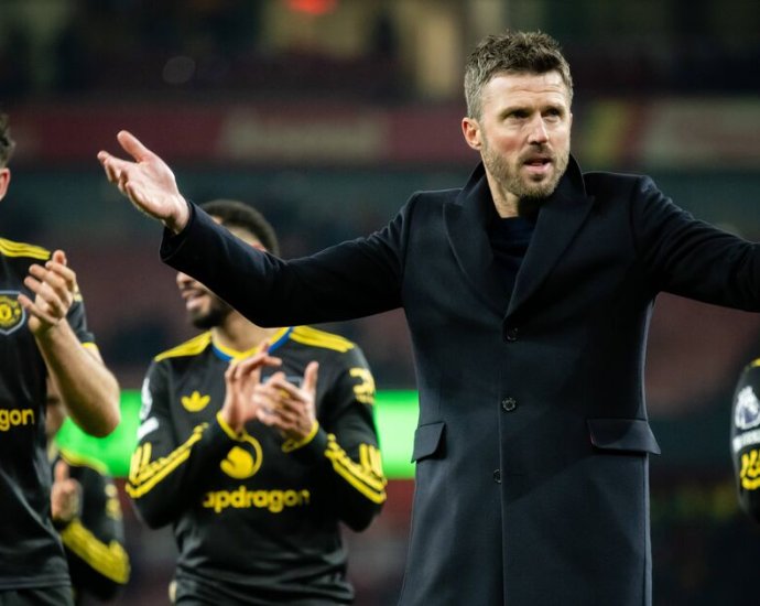 Man United sent Michael Carrick future hint as decision looms