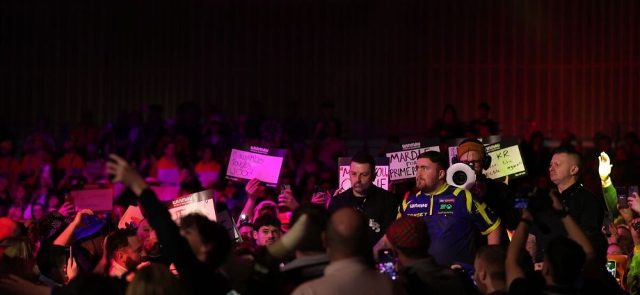 ITV forced to issue apology as Keir Starmer subjected to brutal chant from fans