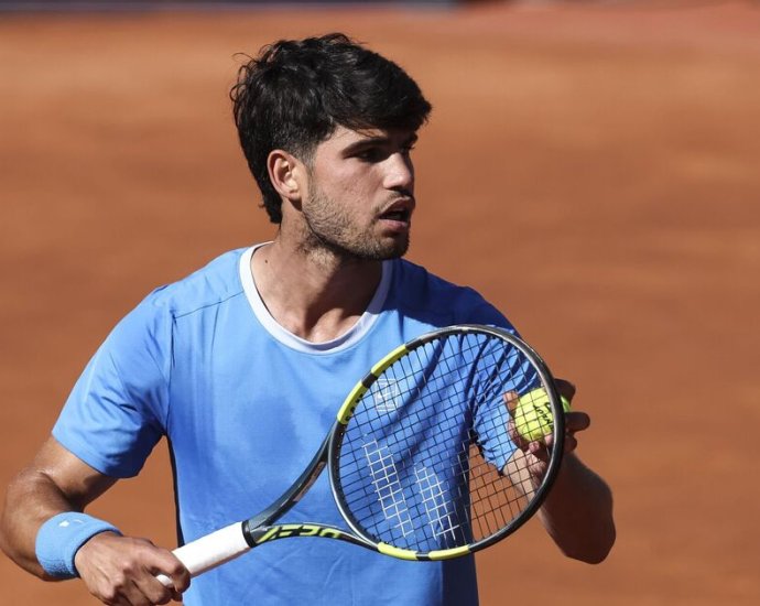 Carlos Alcaraz sparks concern with on-court comments at Barcelona Open