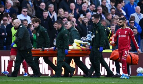 Liverpool rocked by new injury vs Everton as player handed Premier League debut