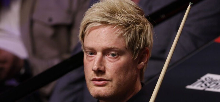 Snooker scores LIVE - Murphy thrashing rival as Neil Robertson faces punishment