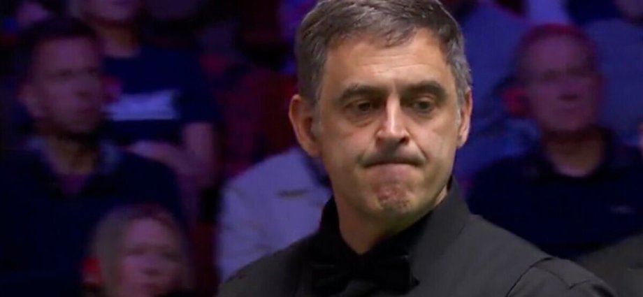 Ronnie O'Sullivan interrupted by fan during as ref forced to intervene