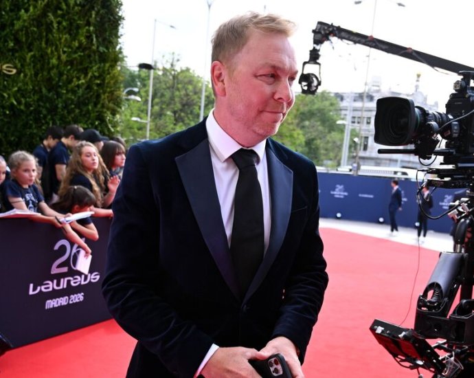 Sir Chris Hoy says new trial drug 'may well have cracked it' in cancer update