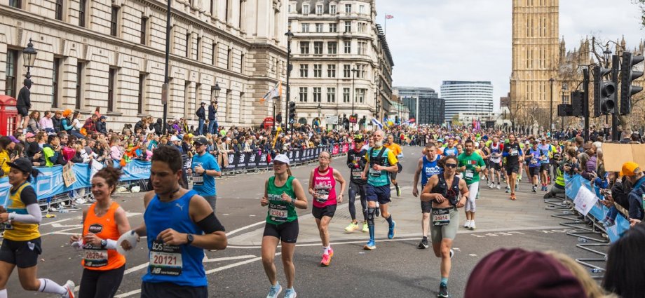 How to run a marathon better: the nutritional and psychological hacks that matter most
