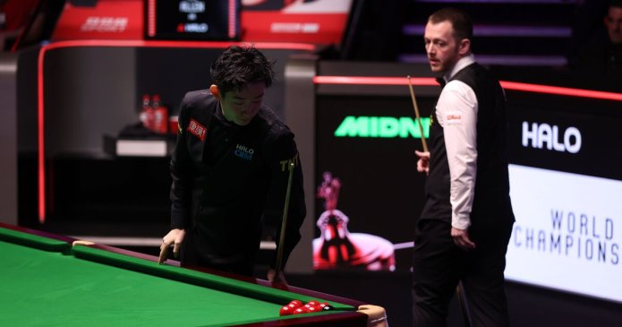 Snooker scores LIVE - Ref drama in odd Allen frame as crowd jeers