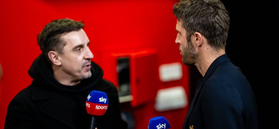 Man Utd legend disagrees with Gary Neville on Michael Carrick as fresh plea made