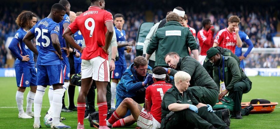 Second horror Chelsea vs Forest injury as two players clash heads