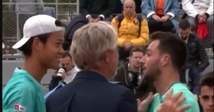 French Open bust-up erupts as umpire forced to separate players with fans booing
