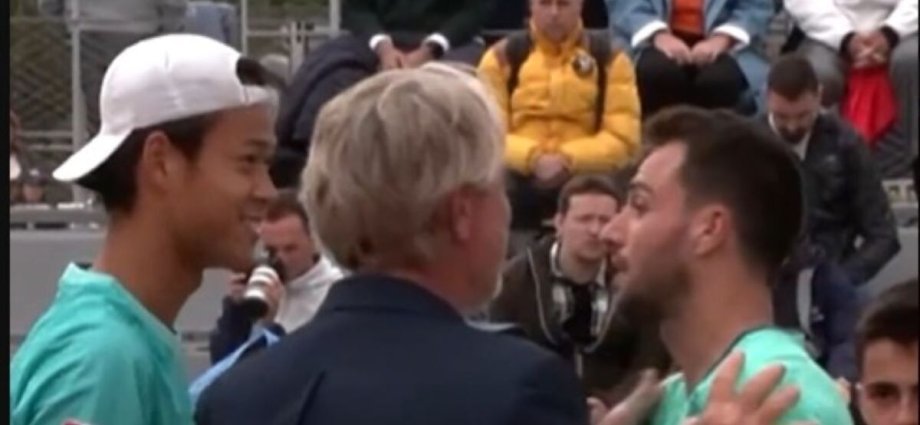 French Open bust-up erupts as umpire forced to separate players with fans booing