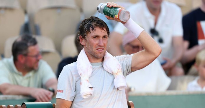 French Open heat rule explained as temperatures soar and players call doctors