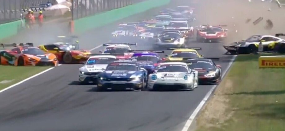 Huge Monza pile-up as 12 cars crash in 'absolute mayhem'