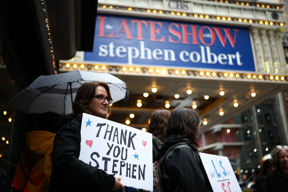 Stephen Colbert updates: Late Show host greeted on stage with ...