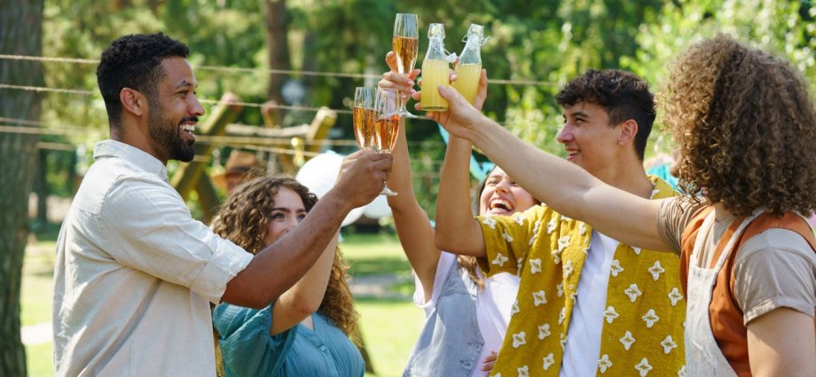 How ‘zebra striping’ on a night out can help you drink less – and potentially avoid a hangover