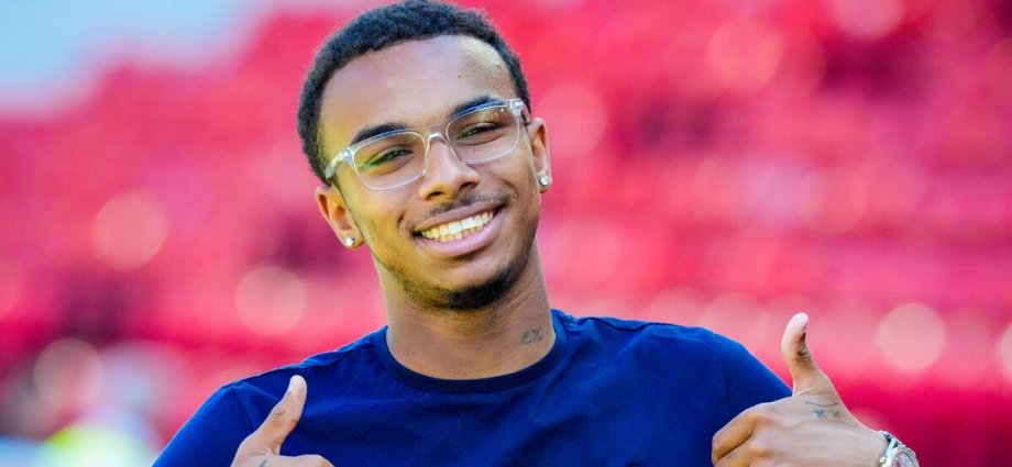 Eli Junior Kroupi to Arsenal transfer boost as major decision made