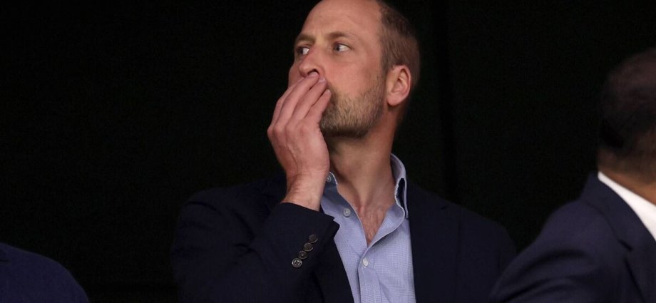 England star asks Prince William for a knighthood and shares their private texts