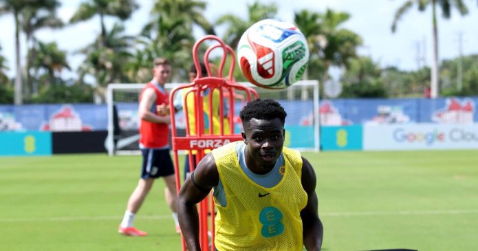 World Cup LIVE - England handed major Saka injury scare as referee denied entry