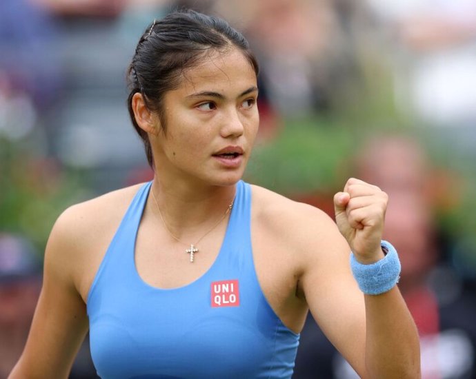 Emma Raducanu forced back onto court hours after winning match at Queen’s