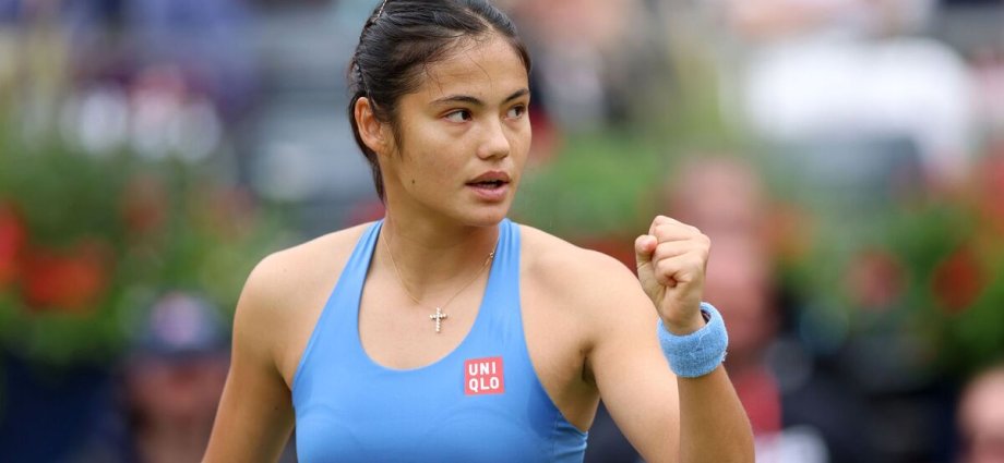 Emma Raducanu forced back onto court hours after winning match at Queen’s