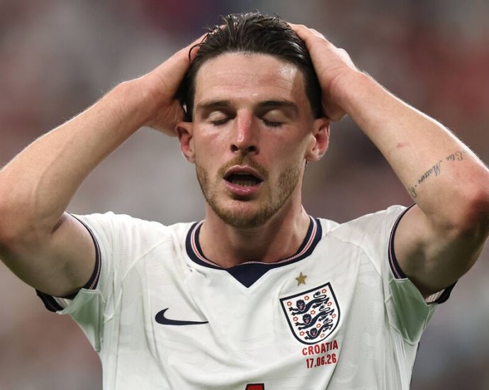 Declan Rice provides England injury update and makes World Cup promise