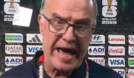 Marcelo Bielsa loses it in interview after embarrassing star at World Cup