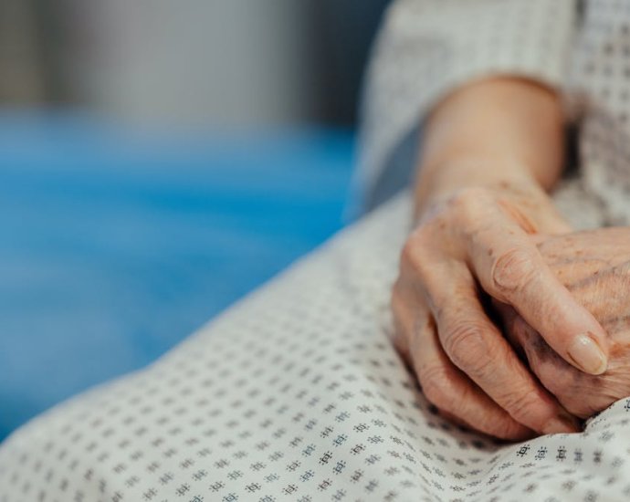 Dementia care: how praise can help – and when it can miss the mark