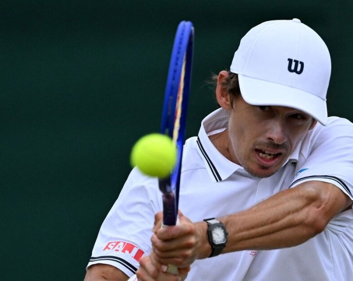 BBC go in on Wimbledon star as Alex de Minaur's match brought to a stop