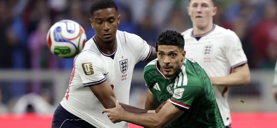 Mexico vs England LIVE: Stadium shaking as Three Lions booed in World Cup clash