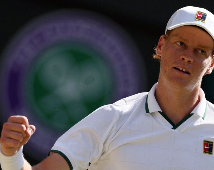 Jannik Sinner 'takes action' after awkward Novak Djokovic situation at Wimbledon
