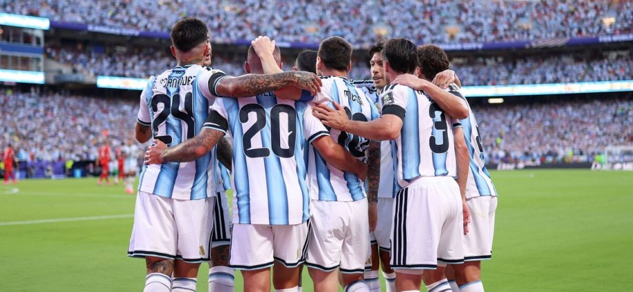 Argentina star's mum refuses to join in anti-England chant for good reason