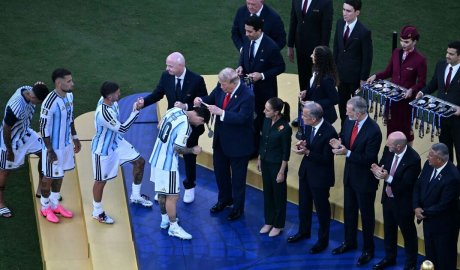 Argentina star 'snubs' Trump handshake in brutal World Cup final moment