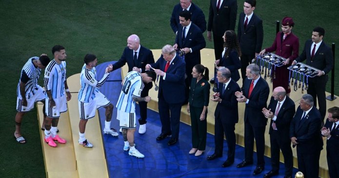 Argentina star 'snubs' Trump handshake in brutal World Cup final moment